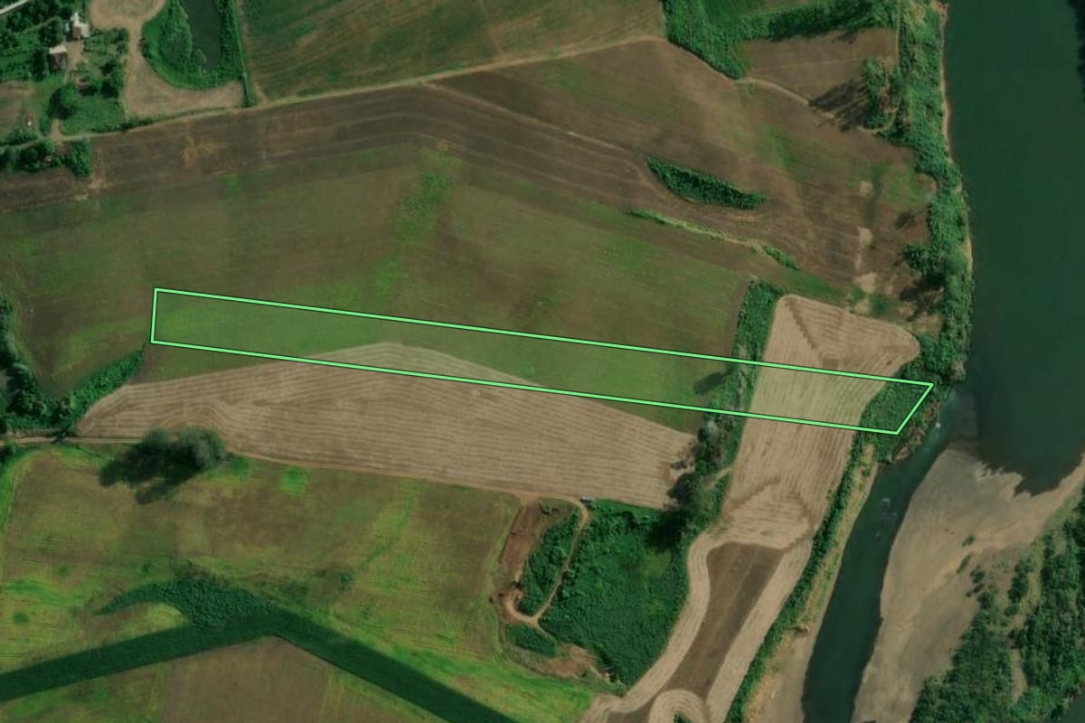 Imagem de satélite do imóvel rural em Arroio do Meio (RS), com o contorno declarado no CAR desenhado por cima.
