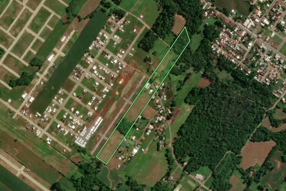 Imagem de satélite do imóvel rural em Arroio do Meio (RS), com o contorno declarado no CAR desenhado por cima.