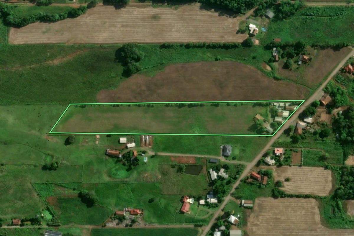 Imagem de satélite do imóvel rural em Arroio do Meio (RS), com o contorno declarado no CAR desenhado por cima.