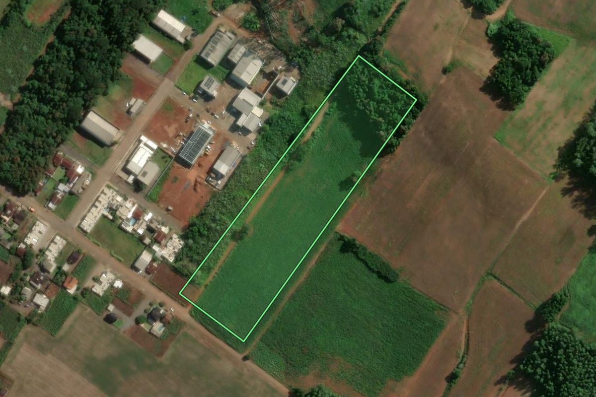 Imagem de satélite do imóvel rural em Arroio do Meio (RS), com o contorno declarado no CAR desenhado por cima.