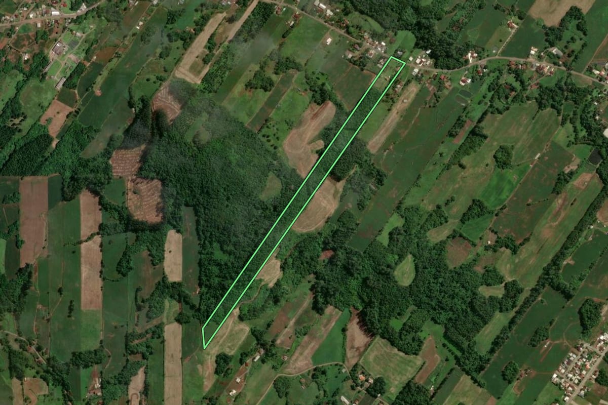 Imagem de satélite do imóvel rural em Arroio do Meio (RS), com o contorno declarado no CAR desenhado por cima.