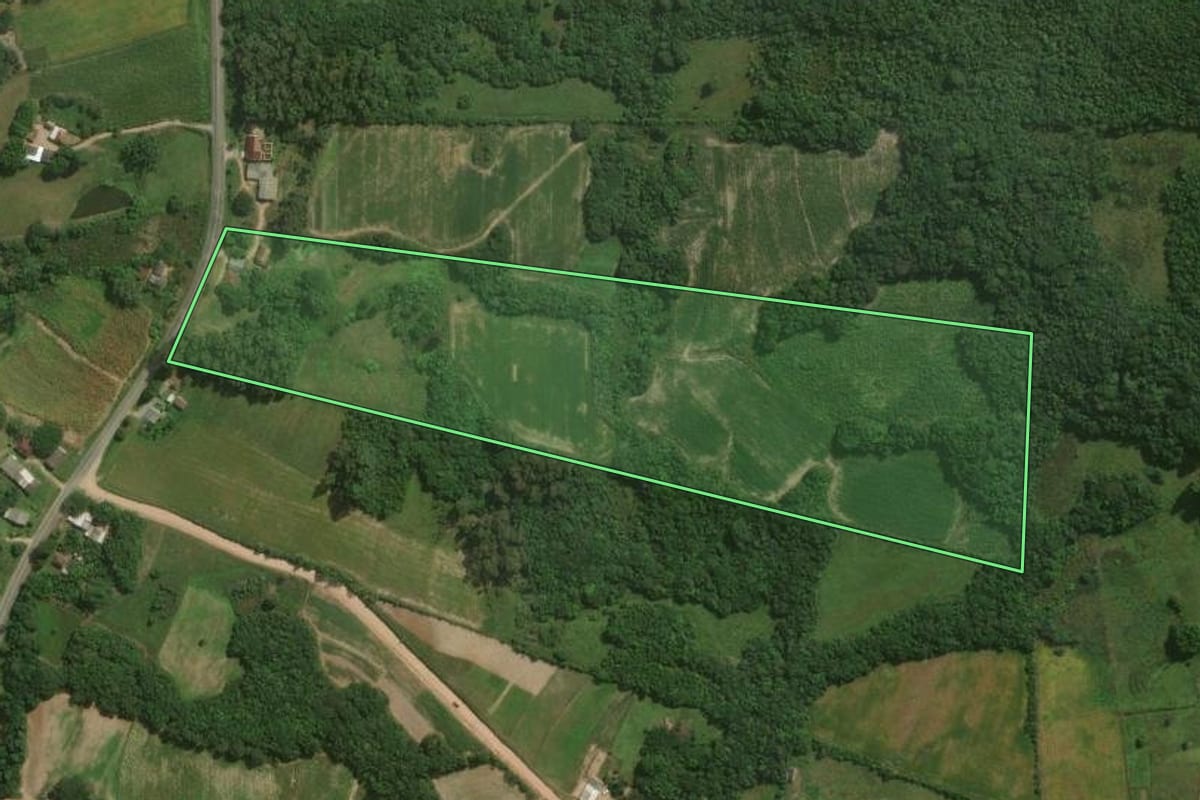 Imagem de satélite do imóvel rural em Arroio do Padre (RS), com o contorno declarado no CAR desenhado por cima.