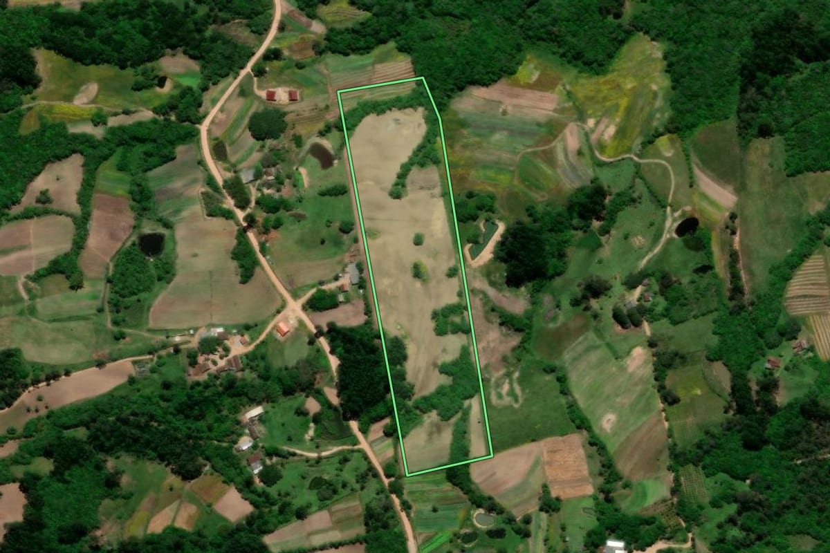 Imagem de satélite do imóvel rural em Arroio do Padre (RS), com o contorno declarado no CAR desenhado por cima.