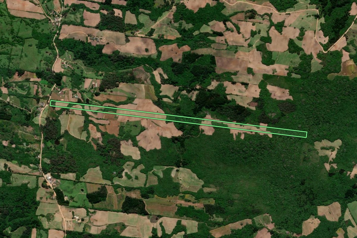 Imagem de satélite do imóvel rural em Arroio do Padre (RS), com o contorno declarado no CAR desenhado por cima.