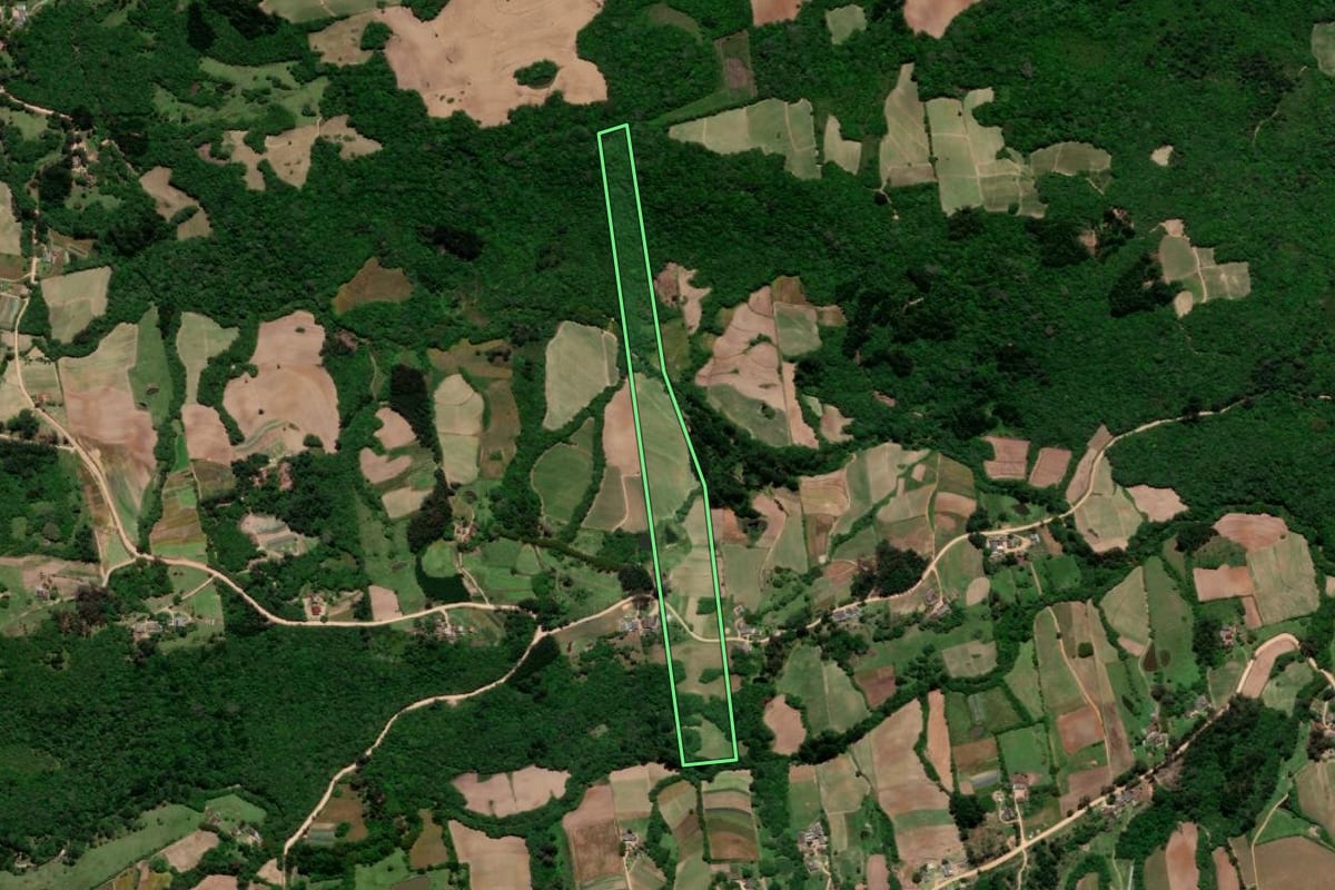 Imagem de satélite do imóvel rural em Arroio do Padre (RS), com o contorno declarado no CAR desenhado por cima.