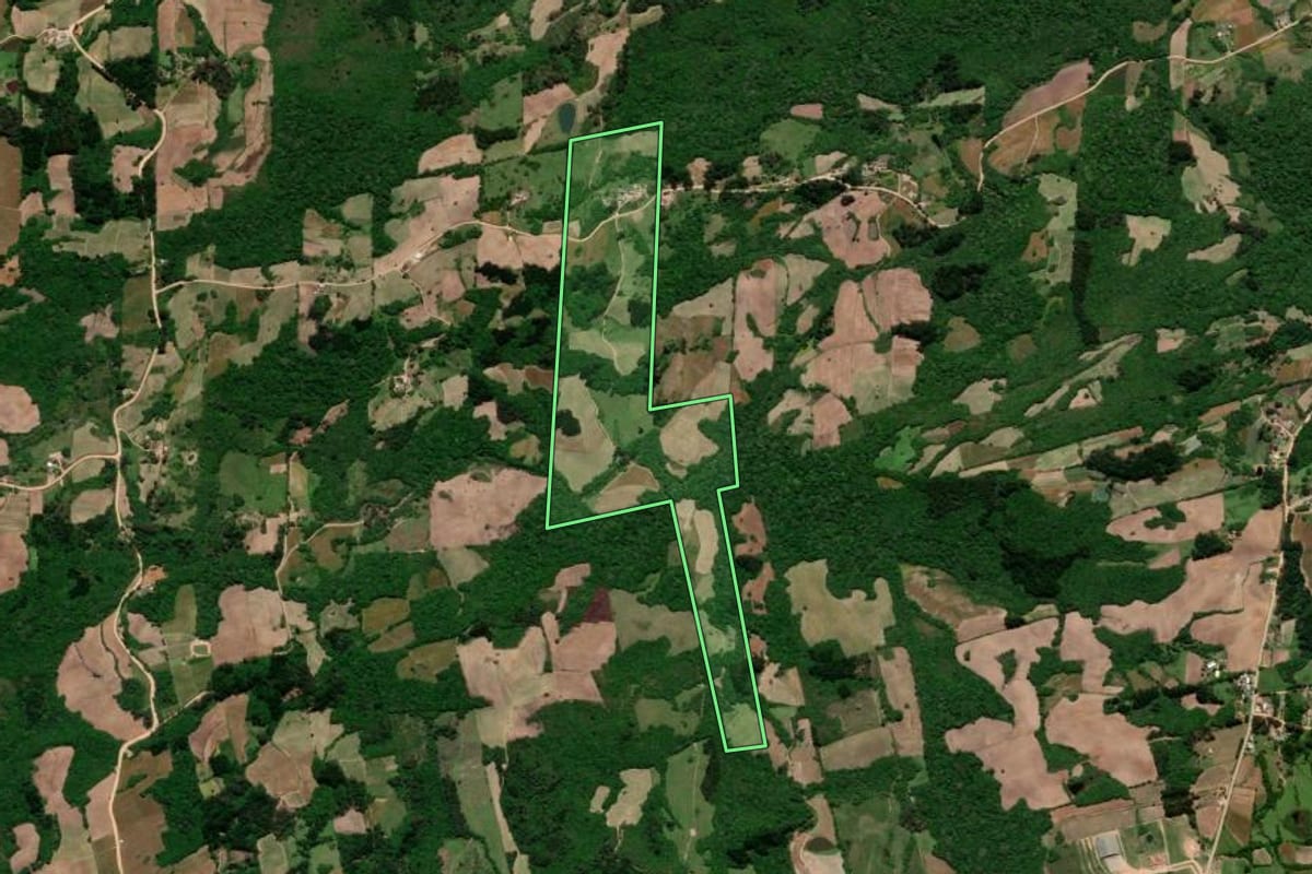 Imagem de satélite do imóvel rural em Arroio do Padre (RS), com o contorno declarado no CAR desenhado por cima.
