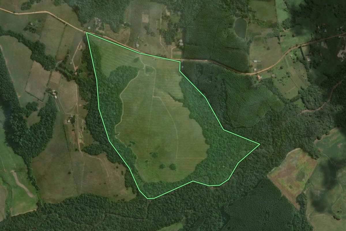 Imagem de satélite do imóvel rural em Arroio dos Ratos (RS), com o contorno declarado no CAR desenhado por cima.