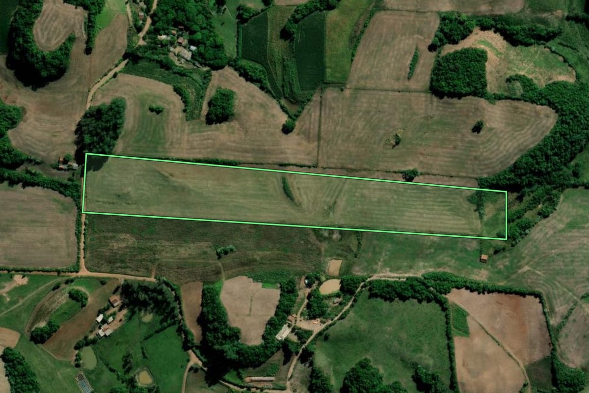Imagem de satélite do imóvel rural em Arroio do Tigre (RS), com o contorno declarado no CAR desenhado por cima.
