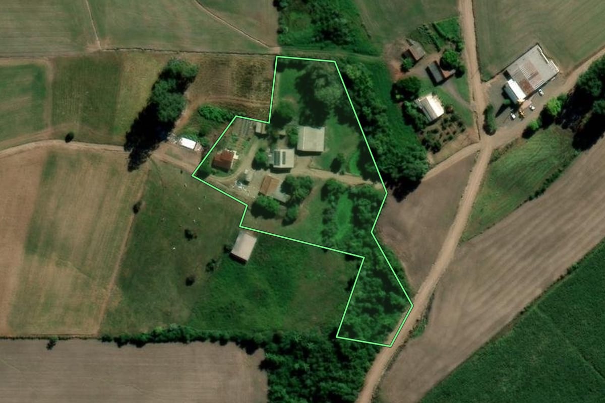 Imagem de satélite do imóvel rural em Arroio do Tigre (RS), com o contorno declarado no CAR desenhado por cima.