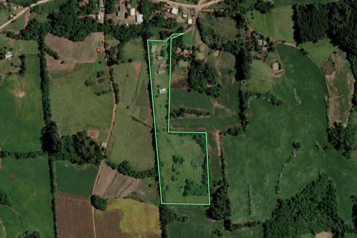Imagem de satélite do imóvel rural em Arroio do Tigre (RS), com o contorno declarado no CAR desenhado por cima.