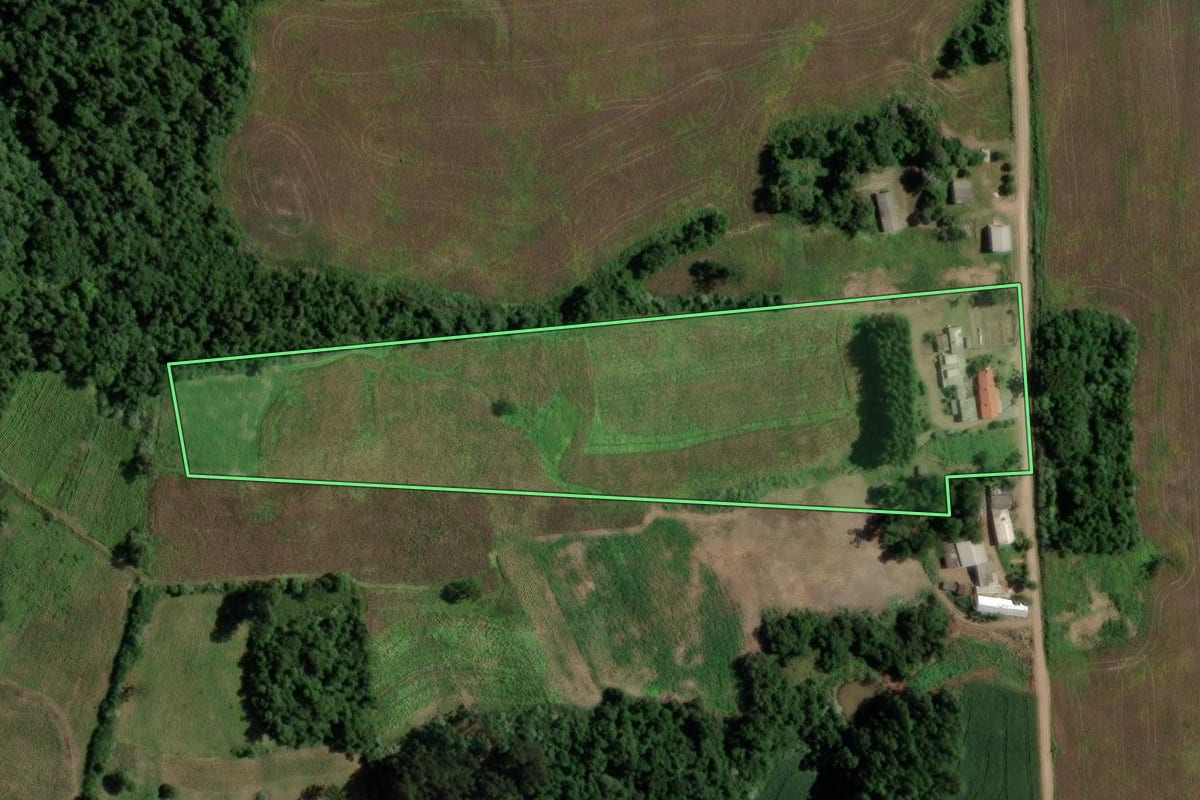 Imagem de satélite do imóvel rural em Arroio do Tigre (RS), com o contorno declarado no CAR desenhado por cima.