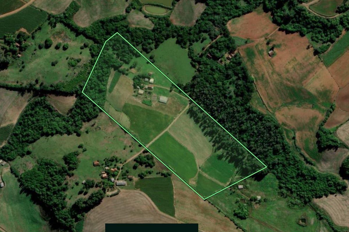 Imagem de satélite do imóvel rural em Arroio do Tigre (RS), com o contorno declarado no CAR desenhado por cima.