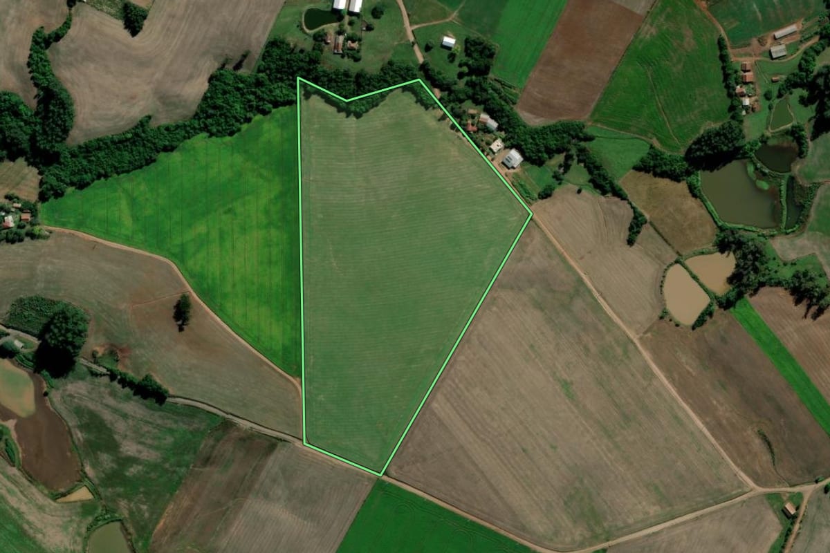 Imagem de satélite do imóvel rural em Arroio do Tigre (RS), com o contorno declarado no CAR desenhado por cima.