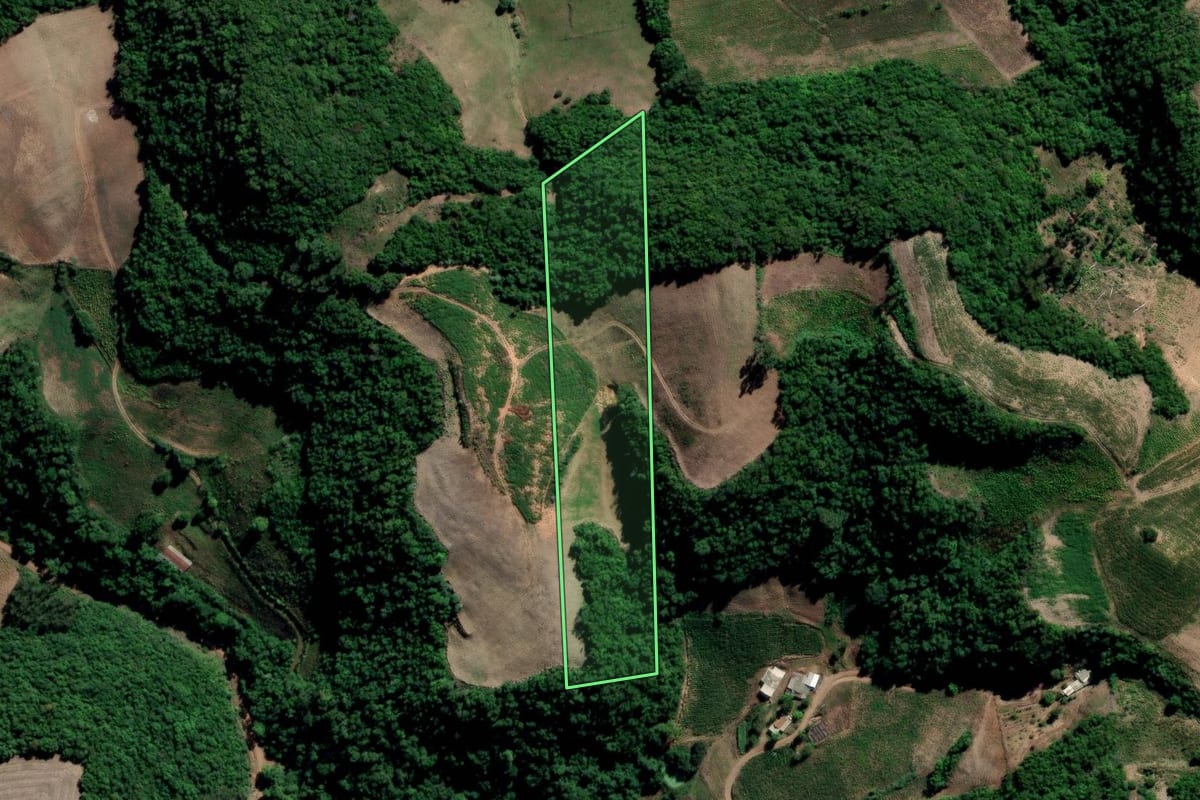 Imagem de satélite do imóvel rural em Arroio do Tigre (RS), com o contorno declarado no CAR desenhado por cima.