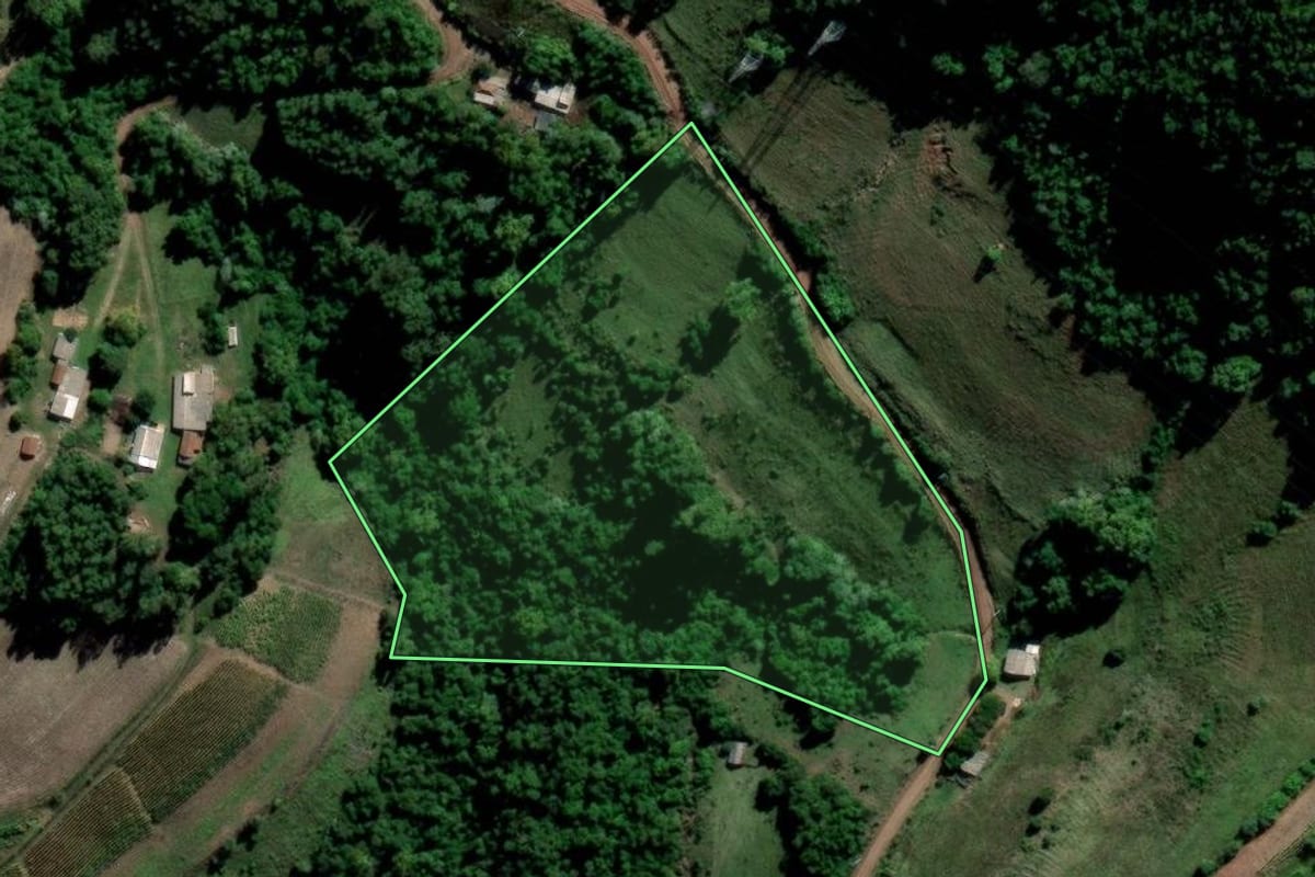 Imagem de satélite do imóvel rural em Arroio do Tigre (RS), com o contorno declarado no CAR desenhado por cima.