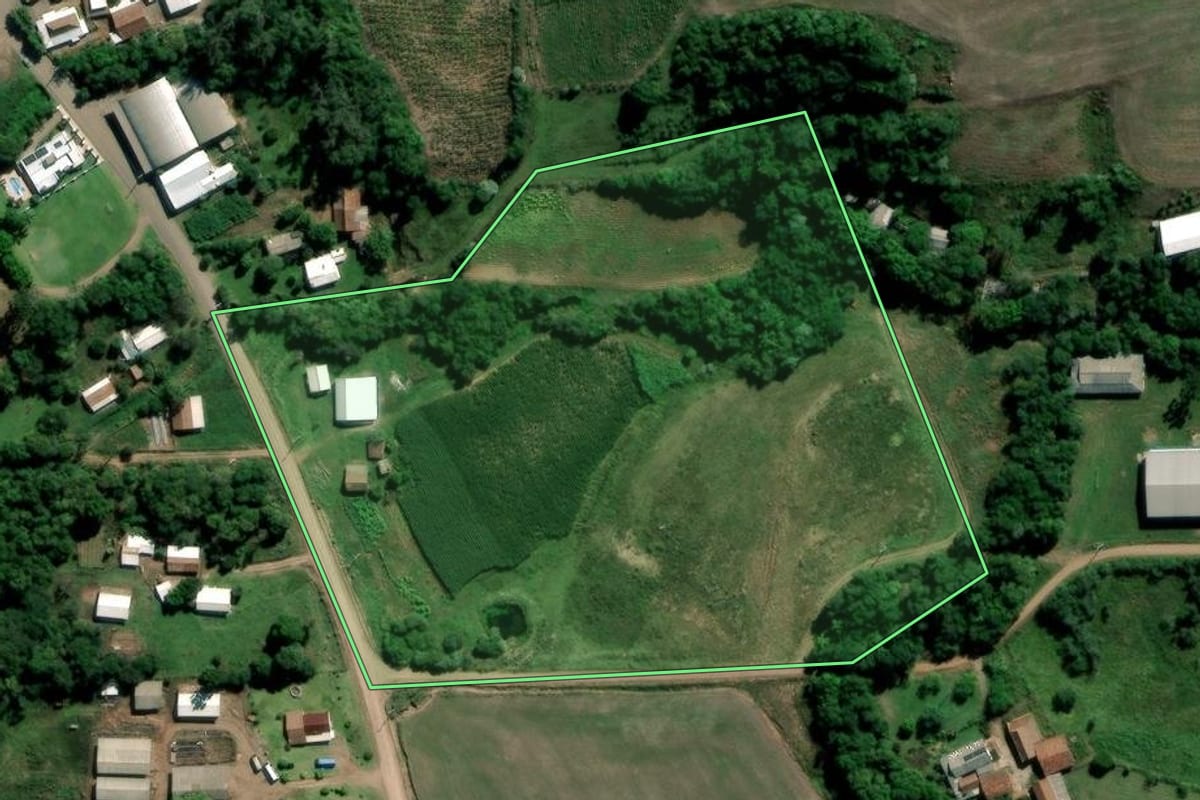 Imagem de satélite do imóvel rural em Arroio do Tigre (RS), com o contorno declarado no CAR desenhado por cima.