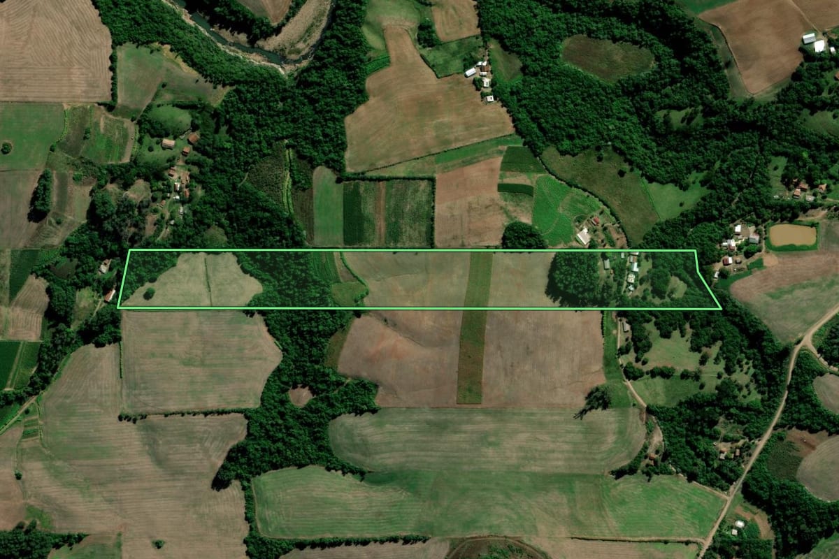 Imagem de satélite do imóvel rural em Arroio do Tigre (RS), com o contorno declarado no CAR desenhado por cima.