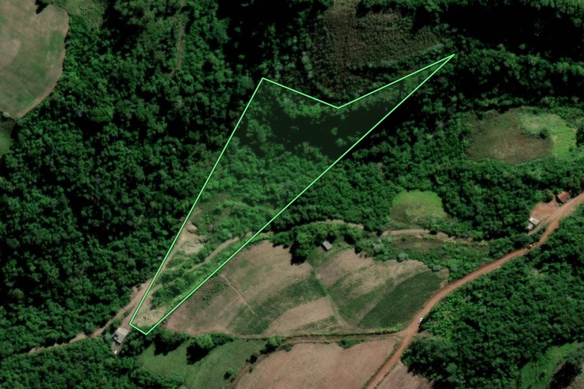 Imagem de satélite do imóvel rural em Arroio do Tigre (RS), com o contorno declarado no CAR desenhado por cima.