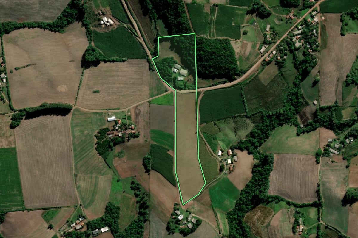 Imagem de satélite do imóvel rural em Arroio do Tigre (RS), com o contorno declarado no CAR desenhado por cima.
