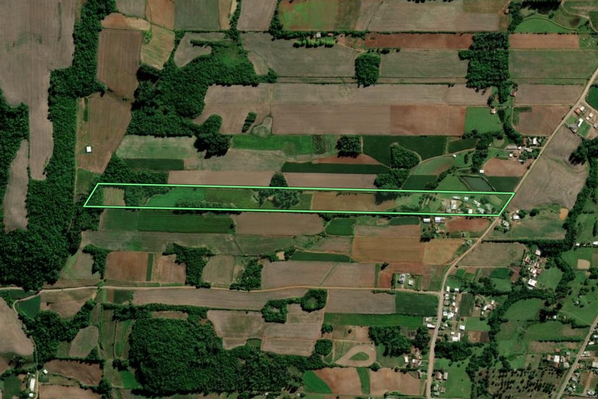 Imagem de satélite do imóvel rural em Arroio do Tigre (RS), com o contorno declarado no CAR desenhado por cima.