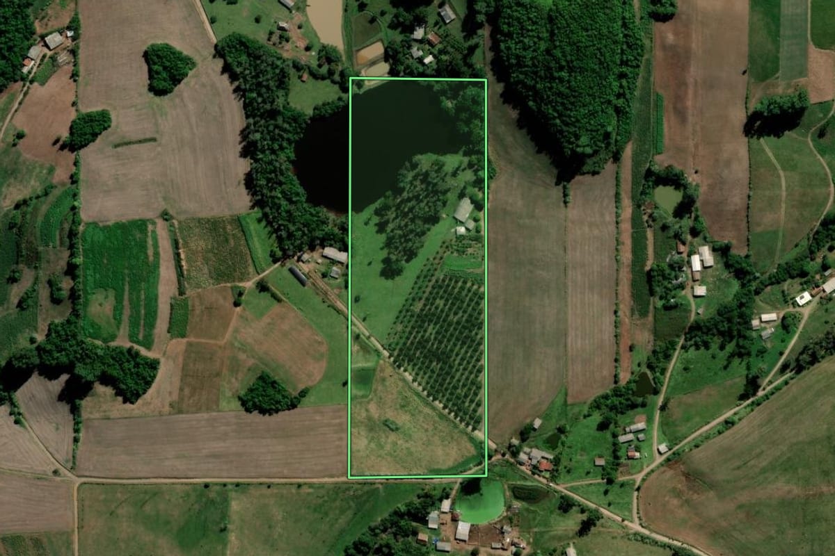 Imagem de satélite do imóvel rural em Arroio do Tigre (RS), com o contorno declarado no CAR desenhado por cima.