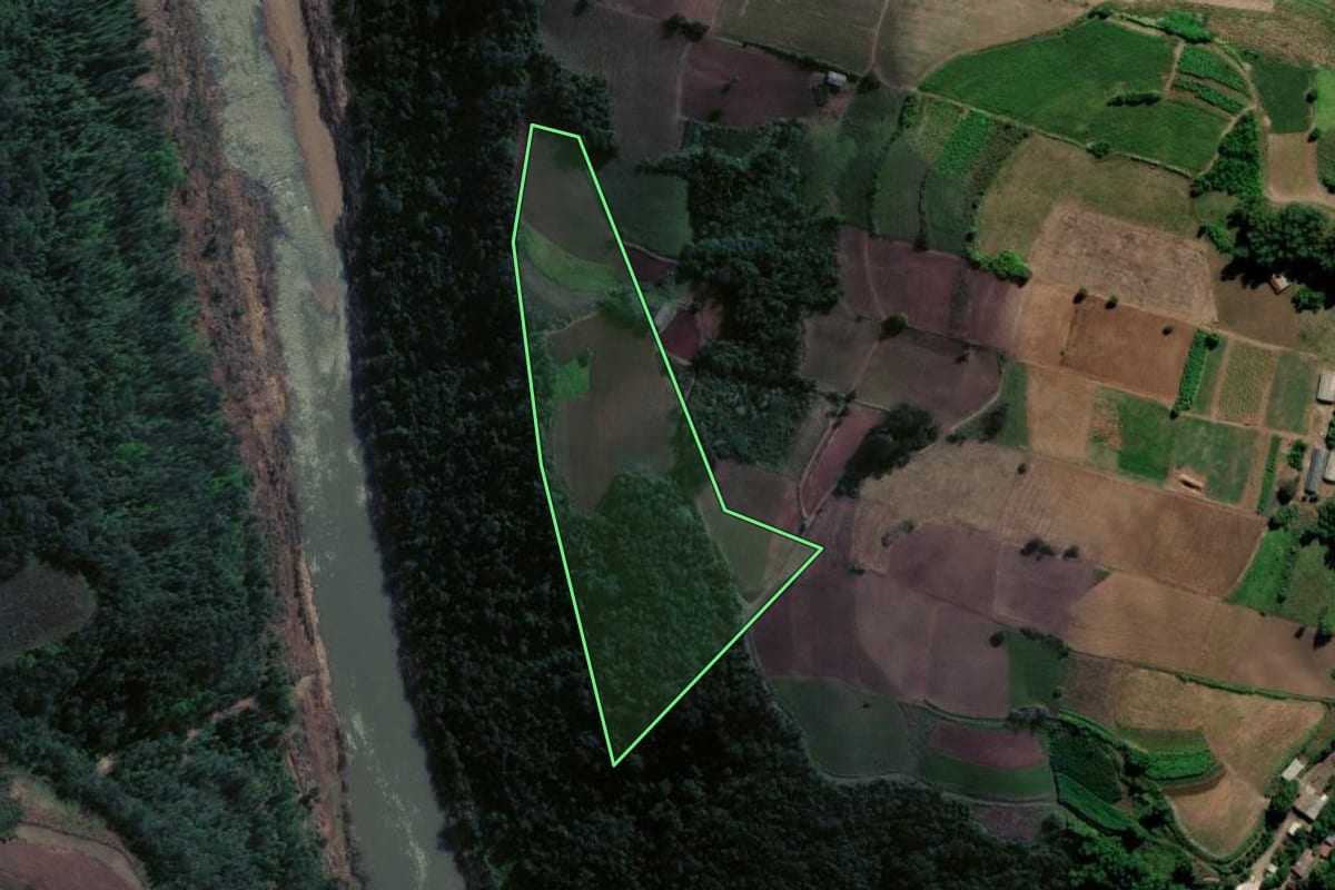 Imagem de satélite do imóvel rural em Arroio do Tigre (RS), com o contorno declarado no CAR desenhado por cima.