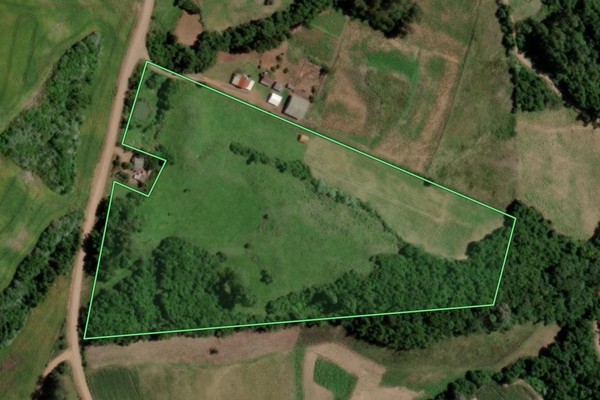 Imagem de satélite do imóvel rural em Arroio do Tigre (RS), com o contorno declarado no CAR desenhado por cima.