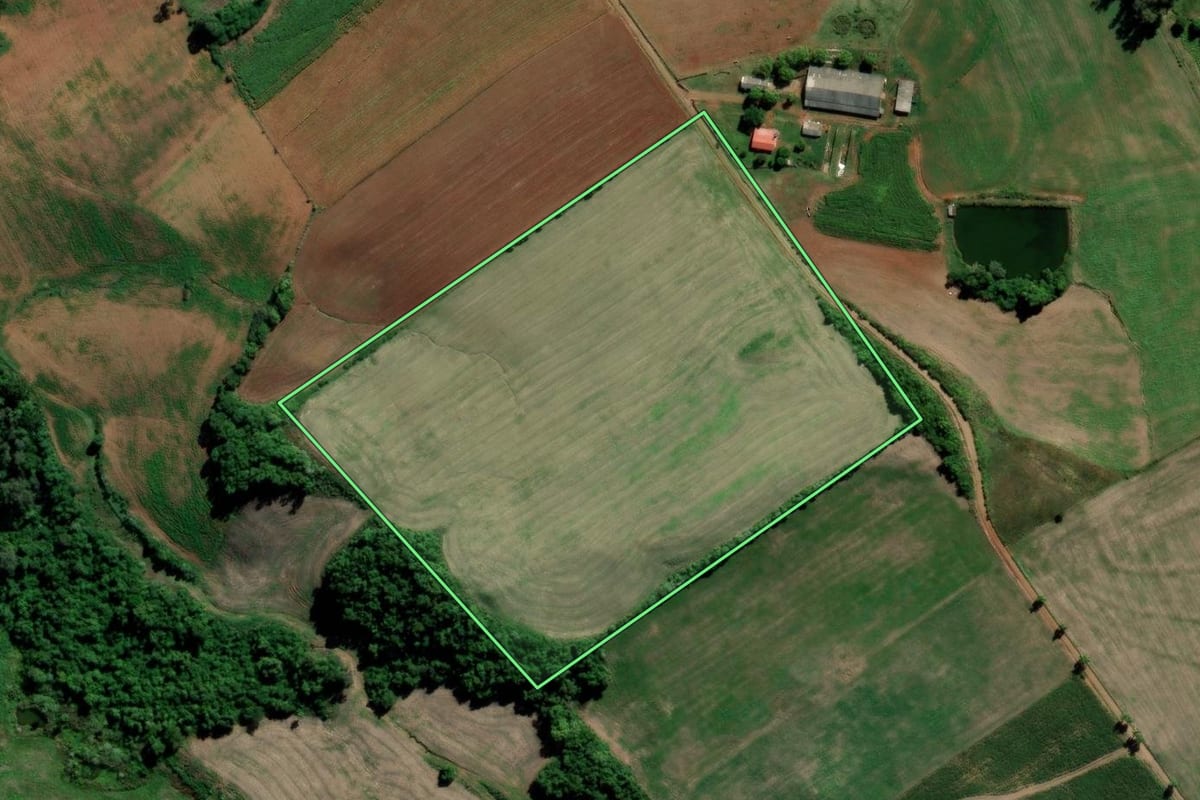 Imagem de satélite do imóvel rural em Arroio do Tigre (RS), com o contorno declarado no CAR desenhado por cima.