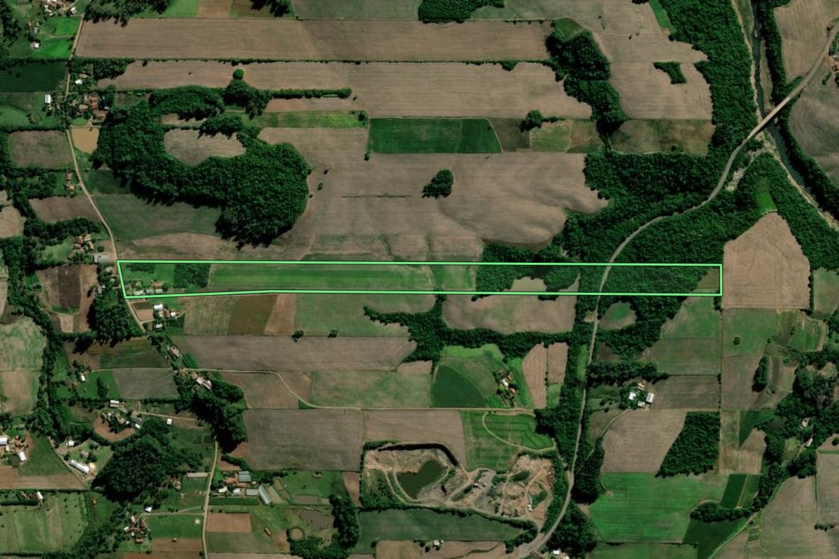Imagem de satélite do imóvel rural em Arroio do Tigre (RS), com o contorno declarado no CAR desenhado por cima.