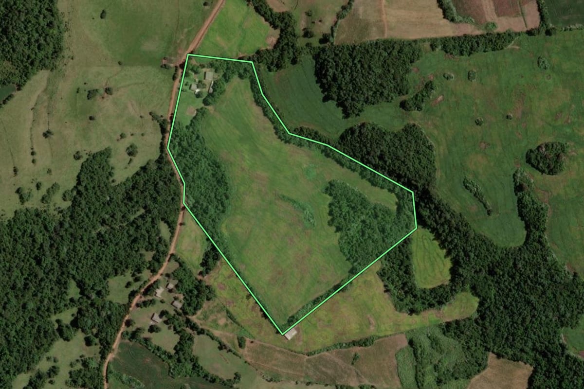 Imagem de satélite do imóvel rural em Arroio do Tigre (RS), com o contorno declarado no CAR desenhado por cima.
