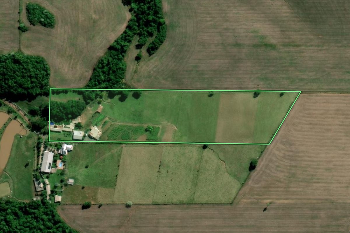 Imagem de satélite do imóvel rural em Arroio do Tigre (RS), com o contorno declarado no CAR desenhado por cima.