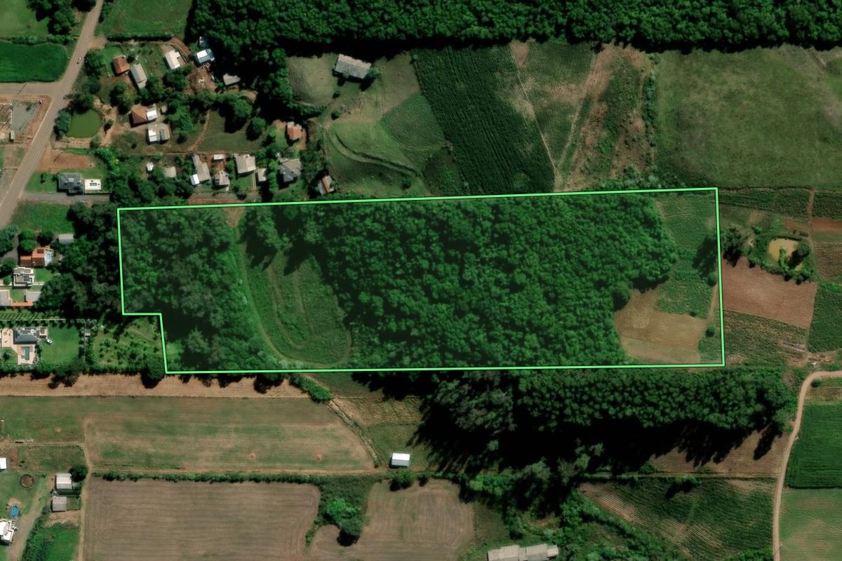 Imagem de satélite do imóvel rural em Arroio do Tigre (RS), com o contorno declarado no CAR desenhado por cima.