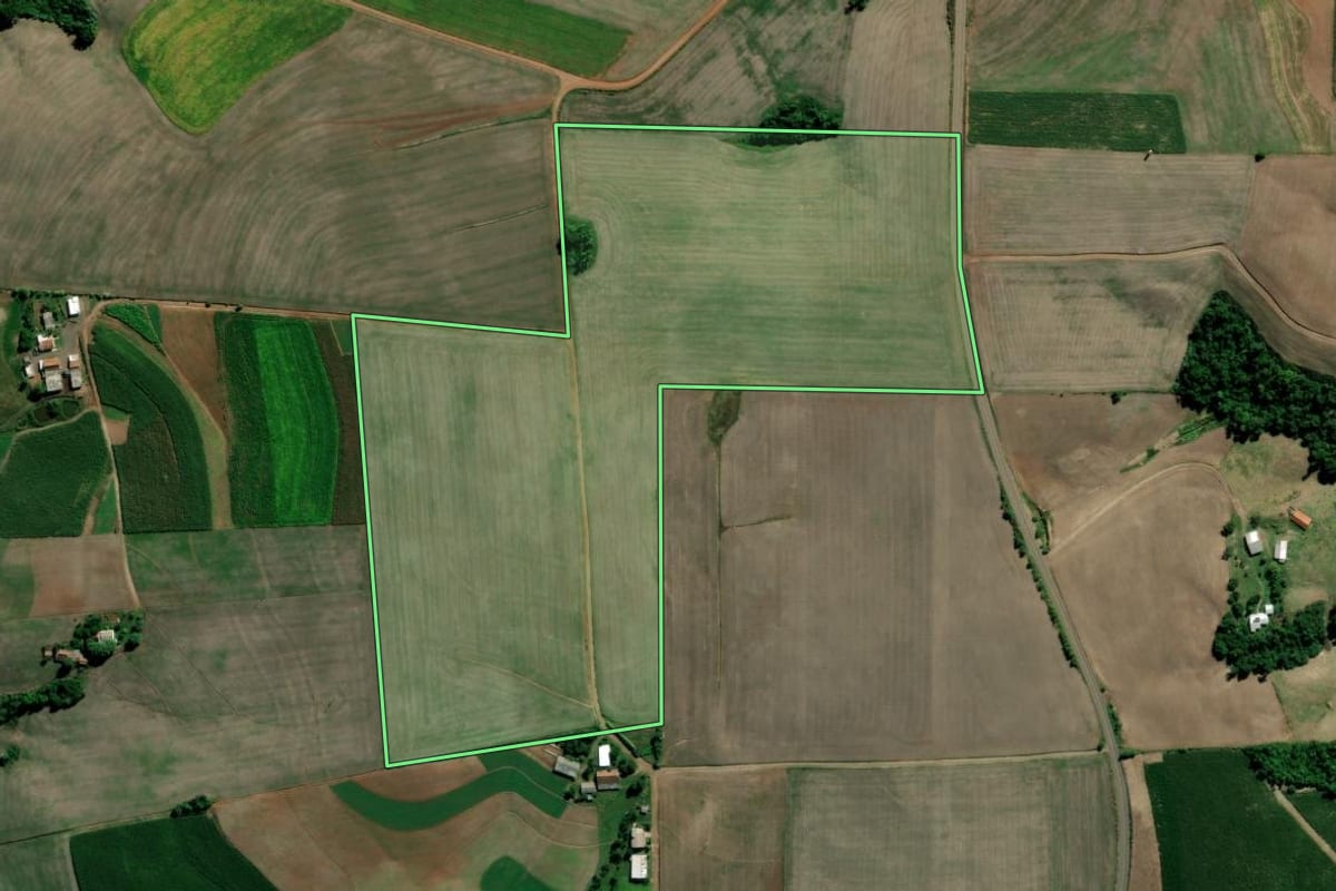 Imagem de satélite do imóvel rural em Arroio do Tigre (RS), com o contorno declarado no CAR desenhado por cima.
