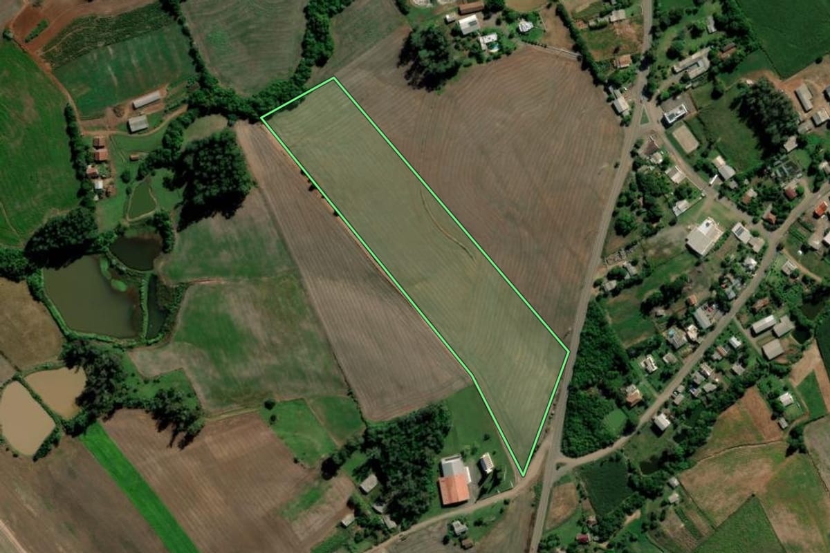 Imagem de satélite do imóvel rural em Arroio do Tigre (RS), com o contorno declarado no CAR desenhado por cima.