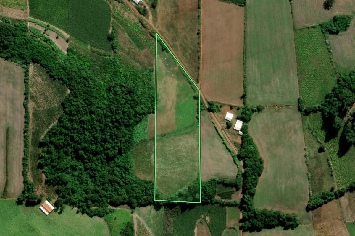 Imagem de satélite do imóvel rural em Arroio do Tigre (RS), com o contorno declarado no CAR desenhado por cima.