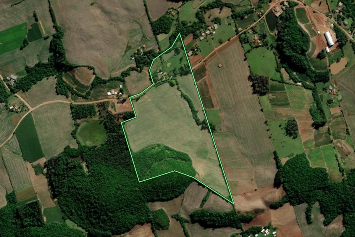 Imagem de satélite do imóvel rural em Arroio do Tigre (RS), com o contorno declarado no CAR desenhado por cima.