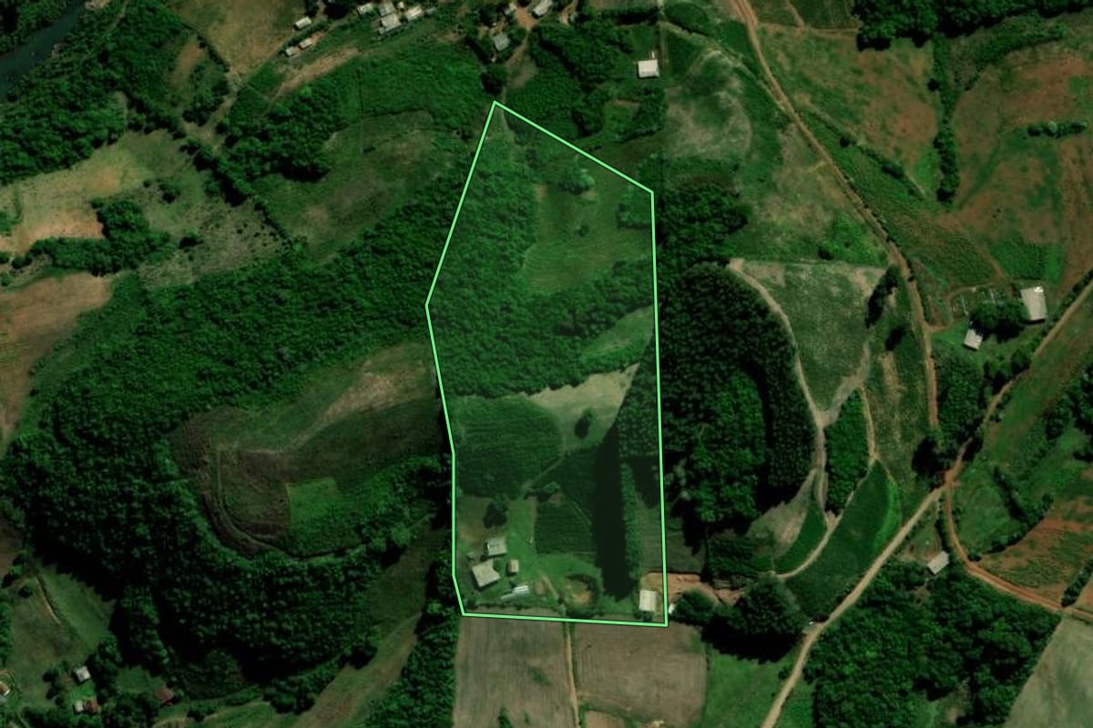 Imagem de satélite do imóvel rural em Arroio do Tigre (RS), com o contorno declarado no CAR desenhado por cima.