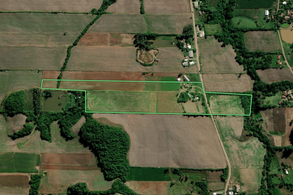 Imagem de satélite do imóvel rural em Arroio do Tigre (RS), com o contorno declarado no CAR desenhado por cima.
