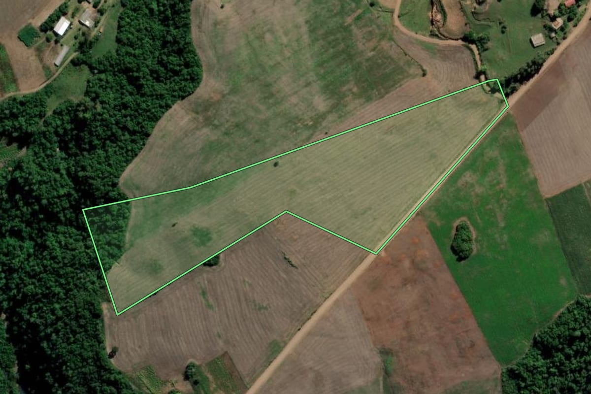 Imagem de satélite do imóvel rural em Arroio do Tigre (RS), com o contorno declarado no CAR desenhado por cima.