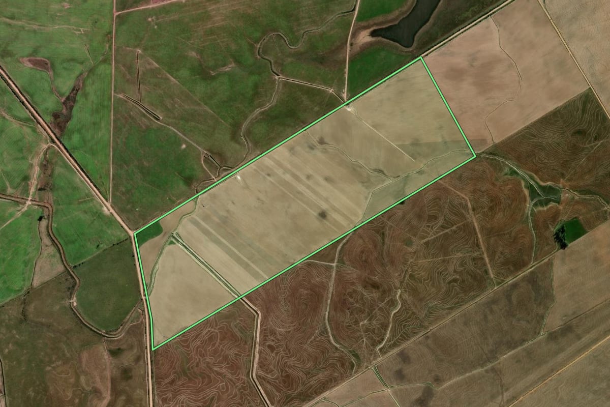Imagem de satélite do imóvel rural em Arroio Grande (RS), com o contorno declarado no CAR desenhado por cima.