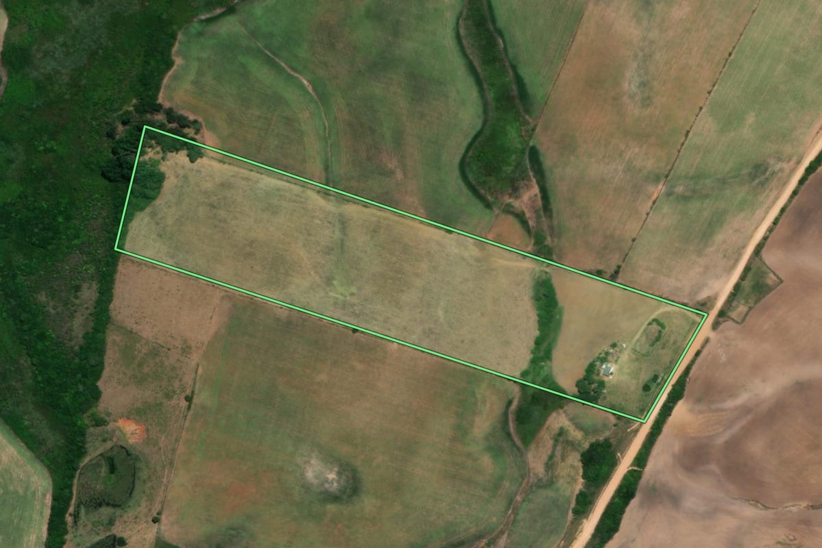 Imagem de satélite do imóvel rural em Arroio Grande (RS), com o contorno declarado no CAR desenhado por cima.