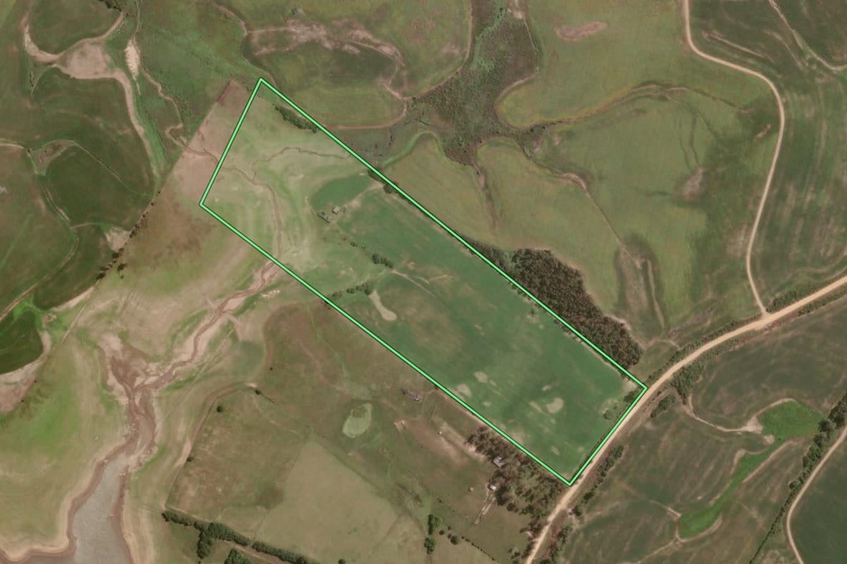 Imagem de satélite do imóvel rural em Arroio Grande (RS), com o contorno declarado no CAR desenhado por cima.