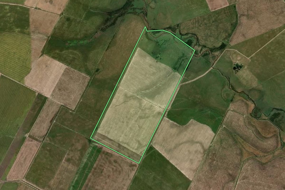 Imagem de satélite do imóvel rural em Arroio Grande (RS), com o contorno declarado no CAR desenhado por cima.