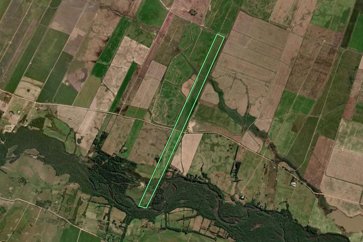 Imagem de satélite do imóvel rural em Arroio Grande (RS), com o contorno declarado no CAR desenhado por cima.