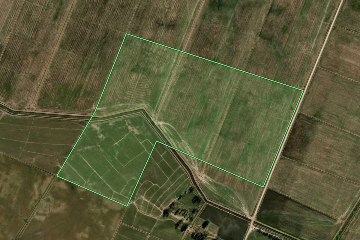 Imagem de satélite do imóvel rural em Arroio Grande (RS), com o contorno declarado no CAR desenhado por cima.