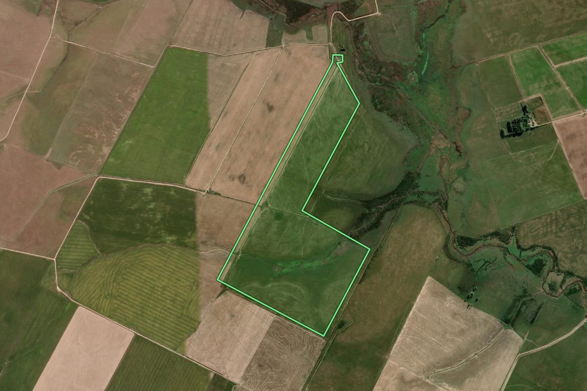 Imagem de satélite do imóvel rural em Arroio Grande (RS), com o contorno declarado no CAR desenhado por cima.