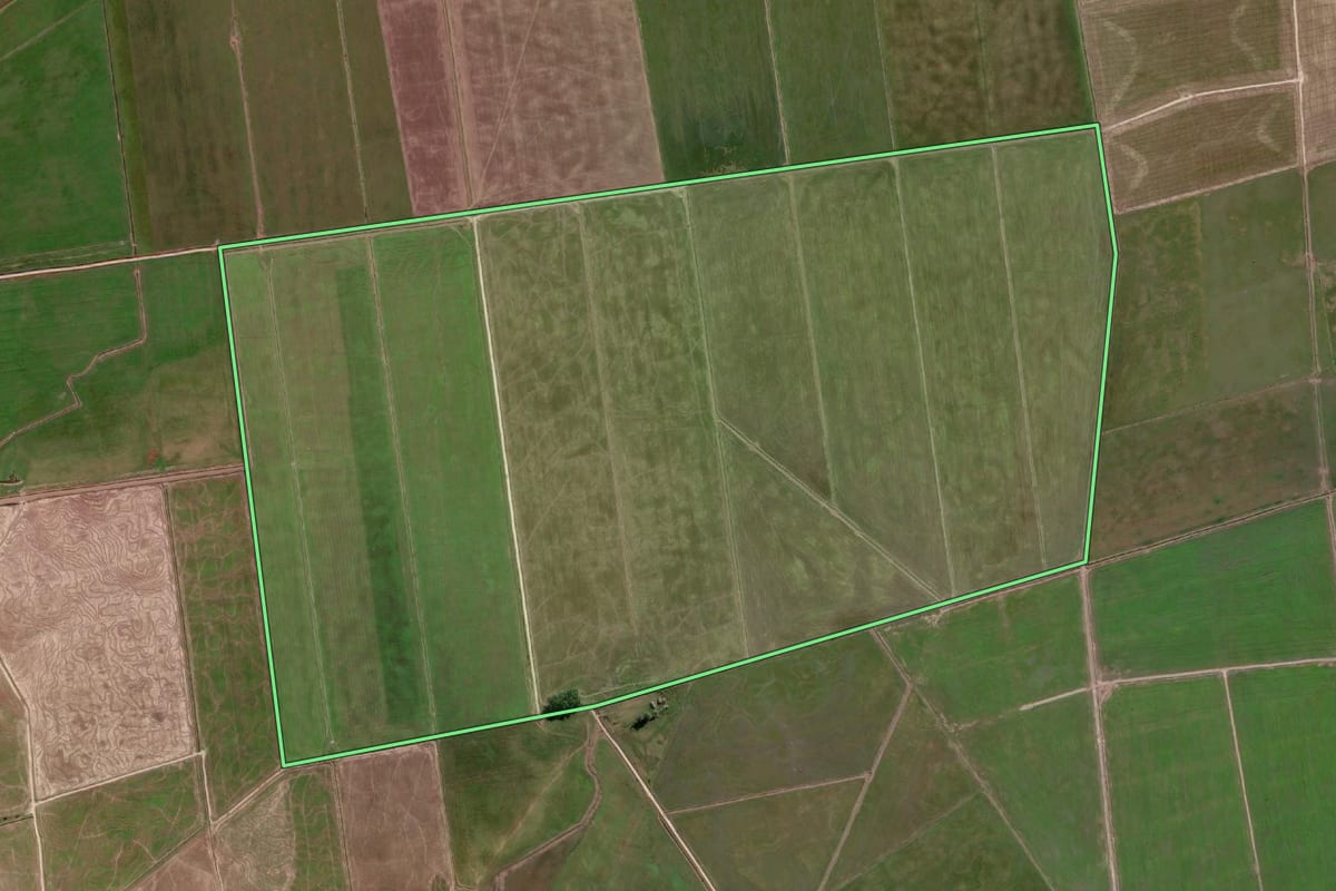 Imagem de satélite do imóvel rural em Arroio Grande (RS), com o contorno declarado no CAR desenhado por cima.