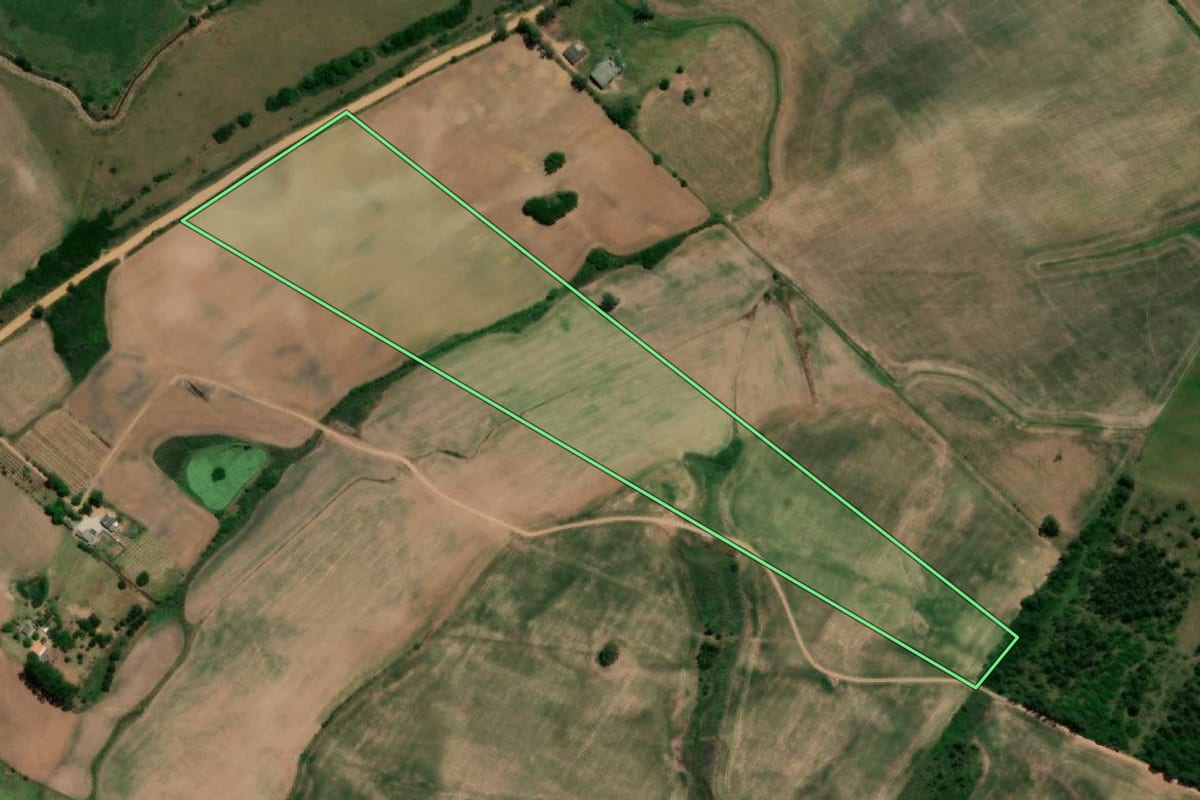 Imagem de satélite do imóvel rural em Arroio Grande (RS), com o contorno declarado no CAR desenhado por cima.