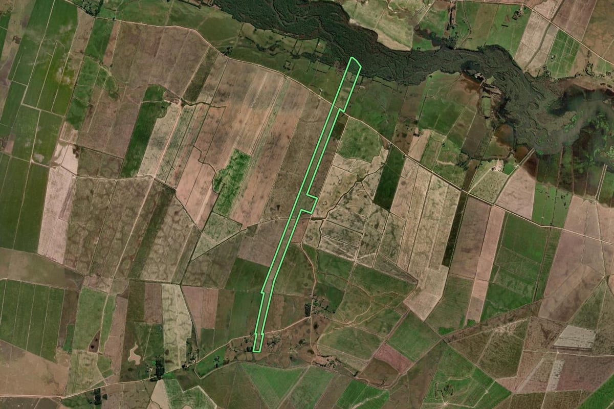 Imagem de satélite do imóvel rural em Arroio Grande (RS), com o contorno declarado no CAR desenhado por cima.