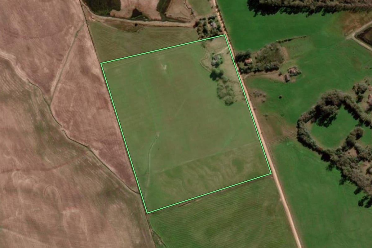Imagem de satélite do imóvel rural em Arroio Grande (RS), com o contorno declarado no CAR desenhado por cima.